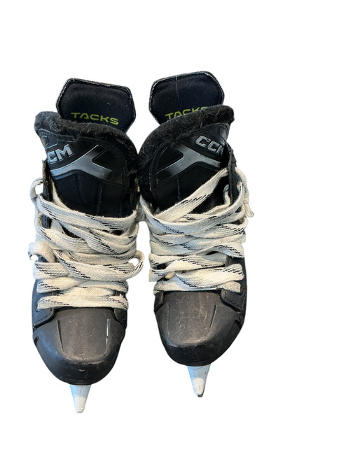 Vist Large View of Product Image Which is Used CCM TACKS XF70 Junior Hockey Skate Junior 01