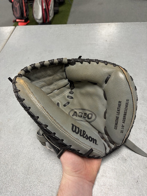 Vist Large View of Product Image Which is Used Wilson A360 BB/SB Catchers RH Throw None 31 1/2"