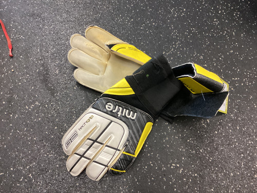 Vist Large View of Product Image Which is Used Mitre GOALIE GLOVES Soccer Goalie Gloves Black 7