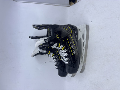 Vist Large View of Product Image Which is Used Bauer SUPREME M40 Youth Hockey Skate Youth 13.0