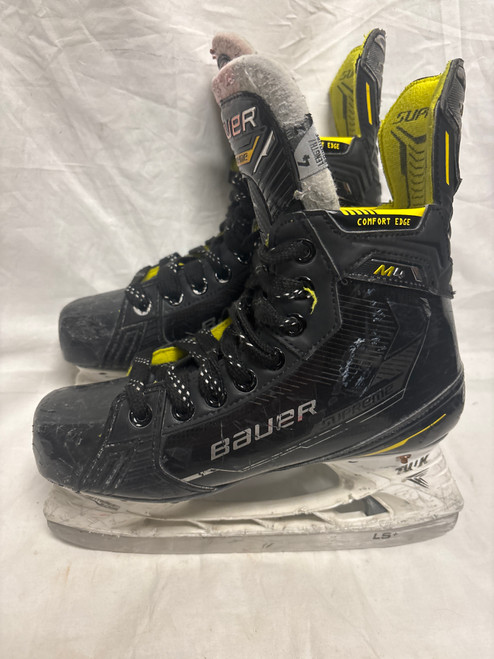 Vist Large View of Product Image Which is Used Bauer SUPREME M4 Junior Hockey Skate Junior 04