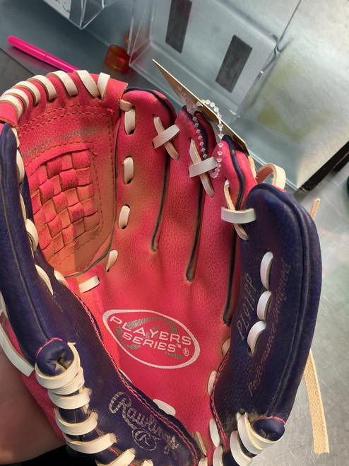 Vist Large View of Product Image Which is Used Rawlings REM91P BB/SB Glove RH Throw Pink 9"