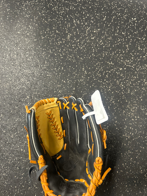 Vist Large View of Product Image Which is Used Spalding 42094 BB/SB Glove RH Throw Black 12 1/2"