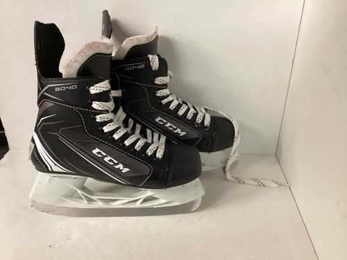 Vist Large View of Product Image Which is Used CCM 9040 Junior 02 Hockey Skate 