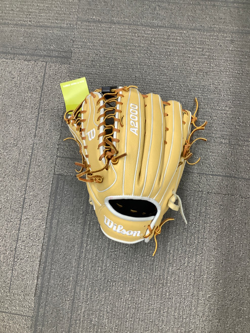Vist Large View of Product Image Which is Used Wilson A2000 BB/SB Glove LH Throw Brown 12 3/4"