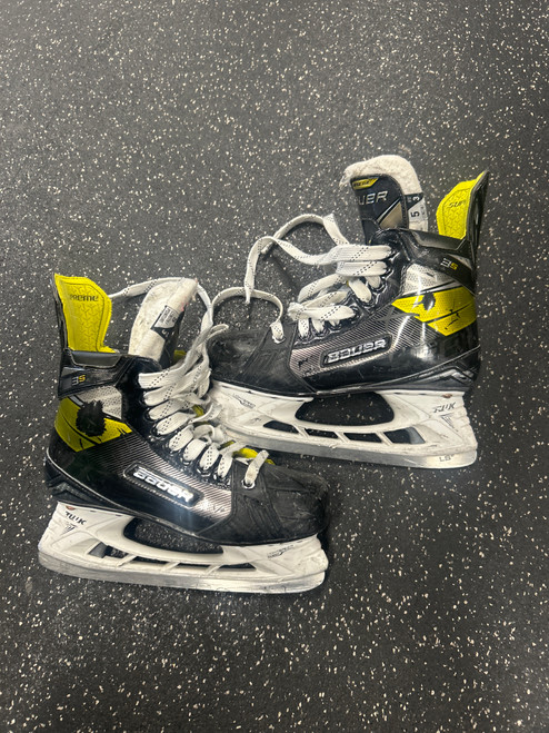 Vist Large View of Product Image Which is Used Bauer SUPREME 3S FIT 3 Intermediate Hockey Skate Intermediate 5.0