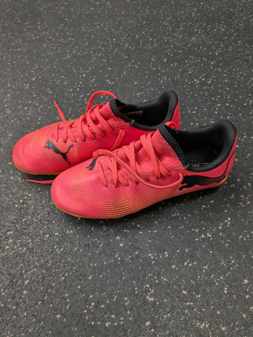 Vist Large View of Product Image Which is Used Puma Soccer Cleats Pink Junior 01