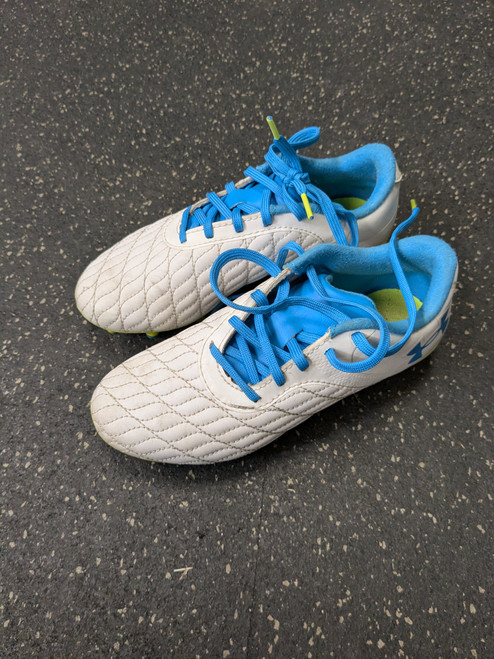 Vist Large View of Product Image Which is Used Under Armour MAGNETICO SELECT 3.0 Soccer Cleats White Junior 02