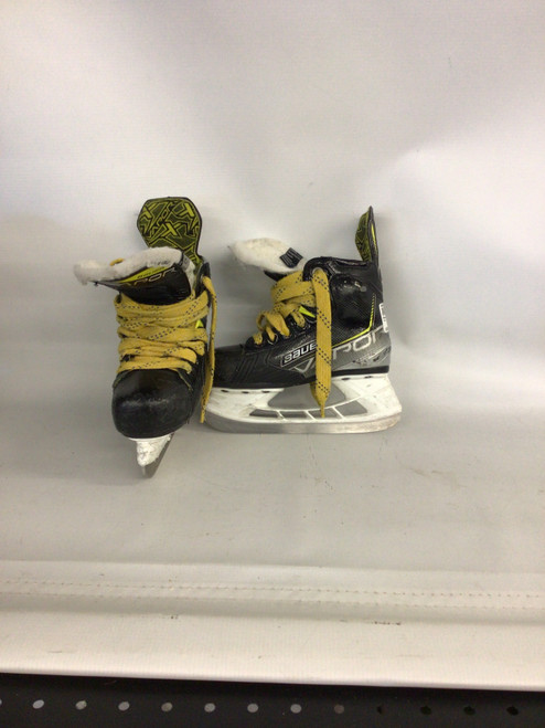 Vist Large View of Product Image Which is Used Bauer BAUER VAPOR Youth Hockey Skate Youth 12.0