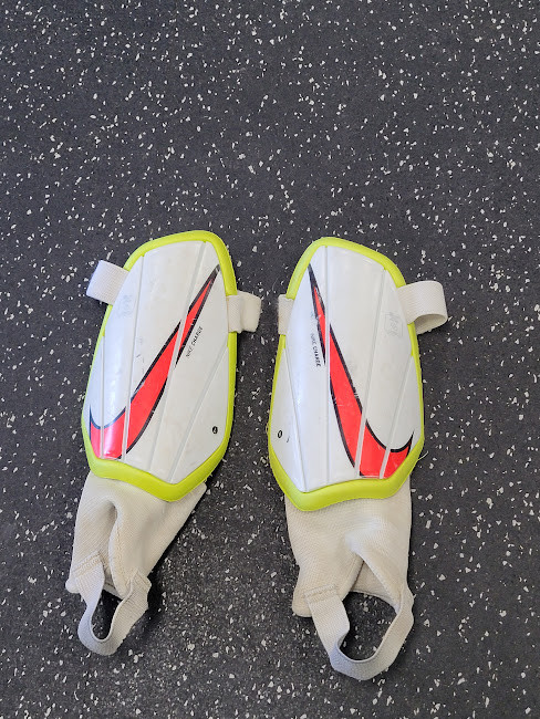 Vist Large View of Product Image Which is Used Nike Soccer Shin Guards Junior White MD