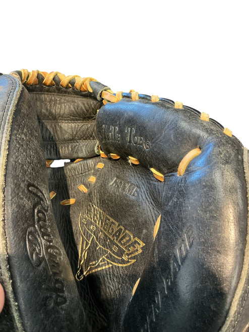 Vist Large View of Product Image Which is Used Rawlings RSCMB CATCHERS BB/SB Catchers RH Throw Black 32 1/2"