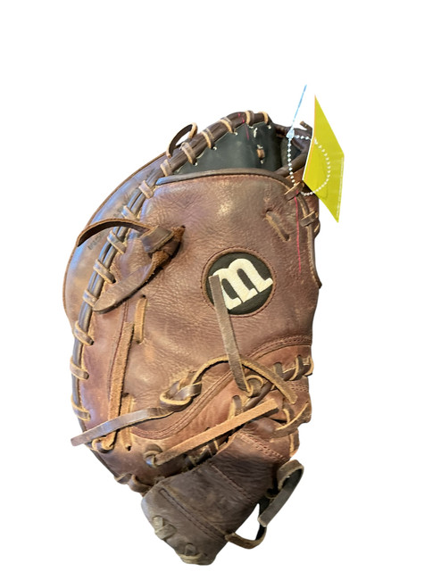 Vist Large View of Product Image Which is Used Wilson A950 BB/SB Catchers RH Throw Brown 34"