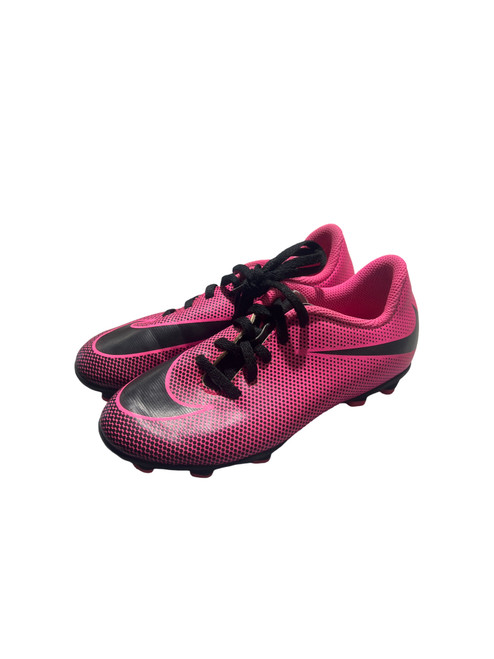 Vist Large View of Product Image Which is Used Nike Soccer Cleats Pink Junior 01.5