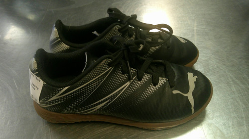 Vist Large View of Product Image Which is Used Puma Soccer Indoor Shoes Black Youth 11.0