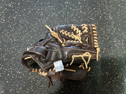 Vist Large View of Product Image Which is Used Mizuno GFN1200F2 BB/SB Glove RH Throw Brown 12"