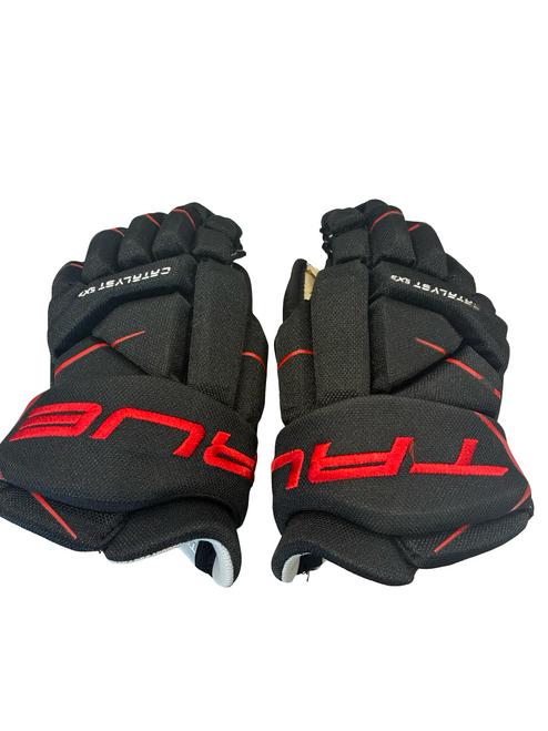 Vist Large View of Product Image Which is Used True CATALYST 5X3 Junior Gloves Black 10"