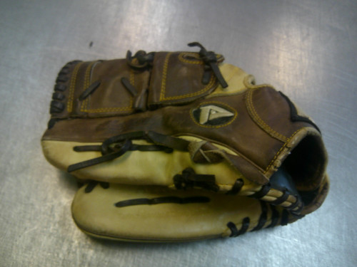 Vist Large View of Product Image Which is Used Akadema TORINO BB/SB Glove LH Throw Tan 12"