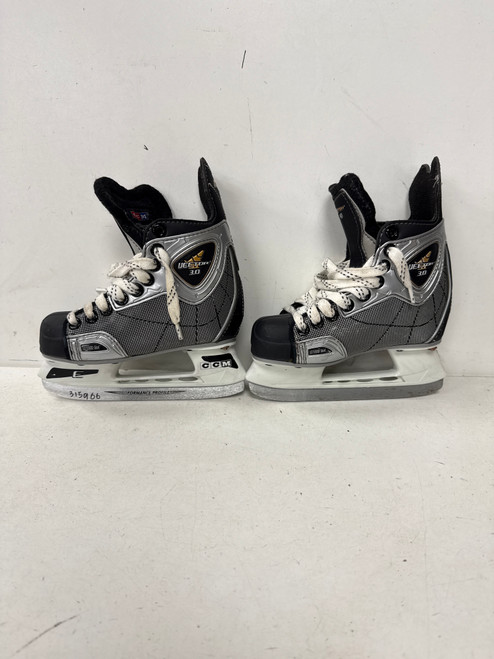 Vist Large View of Product Image Which is Used CCM VEC 3.0 Youth Hockey Skate Youth 10.0