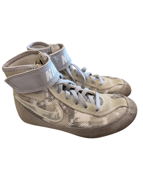 Vist Large View of Product Image Which is Used Nike Wrestling Shoes Grey Junior 01