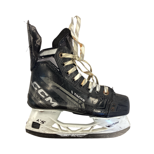 Vist Large View of Product Image Which is Used CCM Junior Hockey Skate Junior 02
