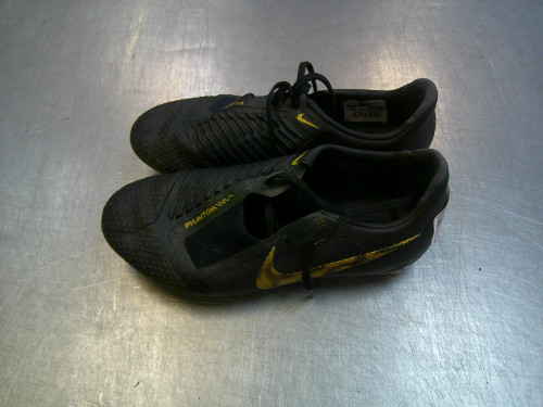 Vist Large View of Product Image Which is Used Nike PHANTOM Soccer Cleats Black Junior 04.5