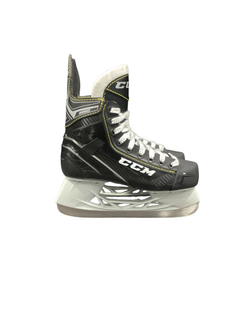 Vist Large View of Product Image Which is Used CCM TACKS 9350 Intermediate Hockey Skate Intermediate 4.0