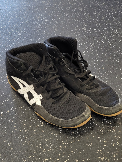 Vist Large View of Product Image Which is Used Asics Wrestling Shoes Black Senior 9.5