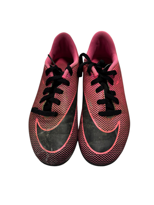 Vist Large View of Product Image Which is Used Nike Soccer Cleats Black And Pink Junior 01