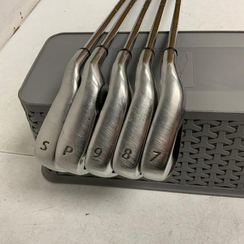 Vist Large View of Product Image Which is Used Strata ULTIMATE Mens Iron Set RH 7I-PW