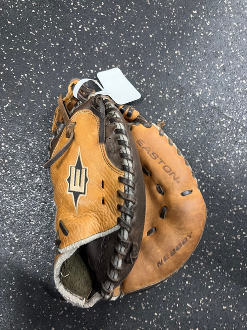 Vist Large View of Product Image Which is Used Easton NE200Y BB/SB Catchers RH Throw Brown 32"