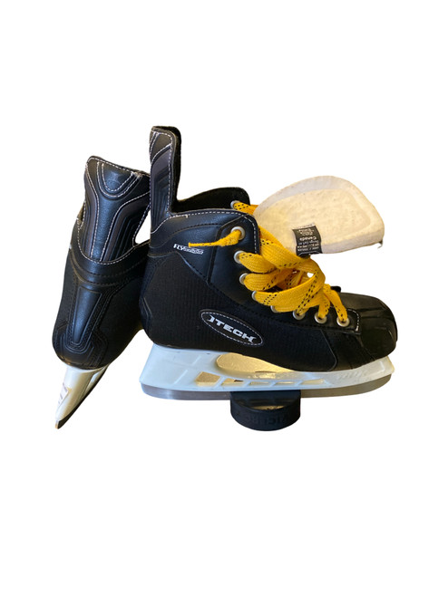 Vist Large View of Product Image Which is Used Itech FLY WEIGHT Junior Hockey Skate Junior 04