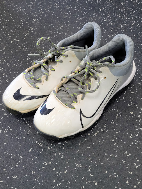 Vist Large View of Product Image Which is Used Nike DIAMOND BB/SB Cleats Grey Junior 02.5
