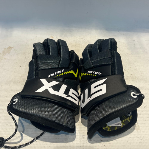 Vist Large View of Product Image Which is Used STX STALLION 200 Lacrosse Gloves Junior Black MD