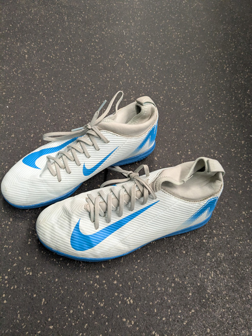 Vist Large View of Product Image Which is Used Nike Soccer Indoor Shoes Royal Blue Senior 6