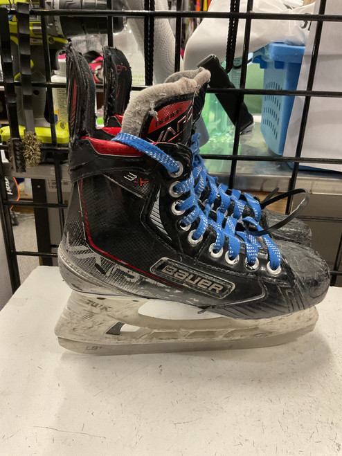 Vist Large View of Product Image Which is Used Bauer 3X SZ 4 - FIT2 Intermediate Hockey Skate Intermediate 4.0