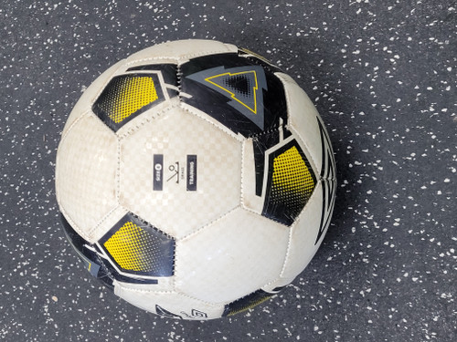 Vist Large View of Product Image Which is Used Umbro TRAINING All Size Soccer Ball White 4