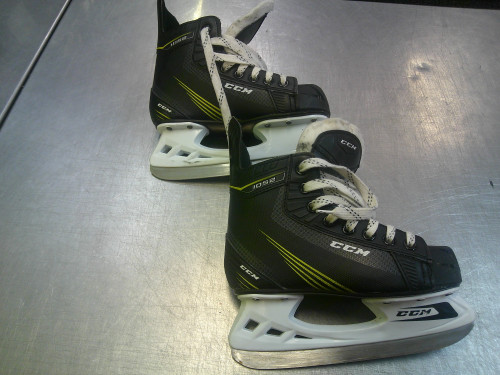 Vist Large View of Product Image Which is Used CCM 1052 Junior Hockey Skate Junior 01