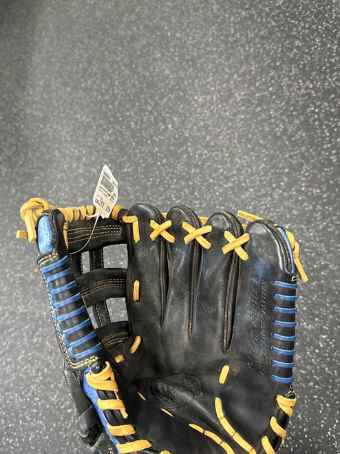 Vist Large View of Product Image Which is Used Louisville Slugger S5RL6-1175 BB/SB Glove RH Throw Black 11 3/4"