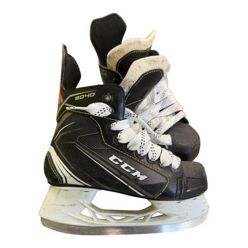 Vist Large View of Product Image Which is Used CCM TACKS 9040 Junior Hockey Skate Junior 02