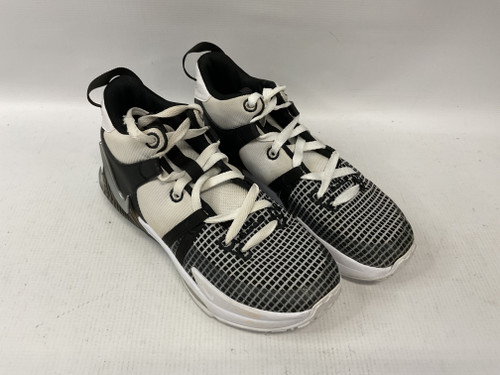 Vist Large View of Product Image Which is Used Nike Basketball Shoes W Black And White Senior 6