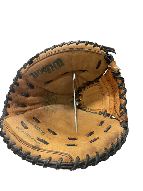Vist Large View of Product Image Which is Used Wilson A0500 FPCM BB/SB Catchers RH Throw Brown 32"