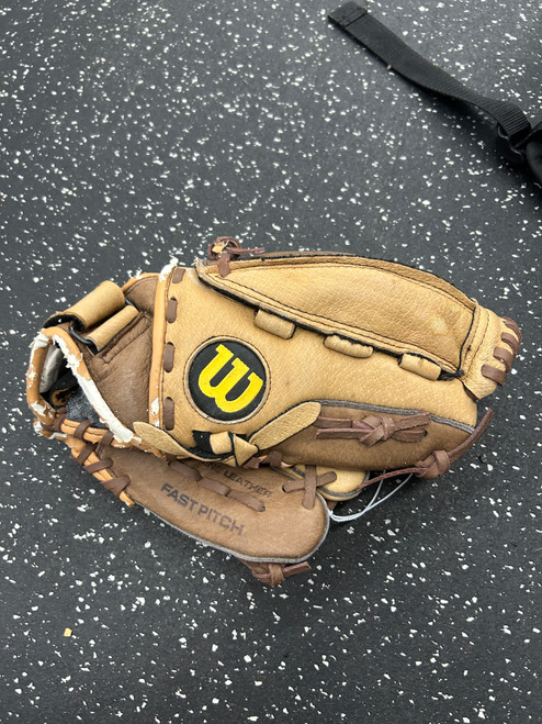 Vist Large View of Product Image Which is Used Wilson A440 FASTPITCH RH Throw Fastpitch Gloves Brown 11"