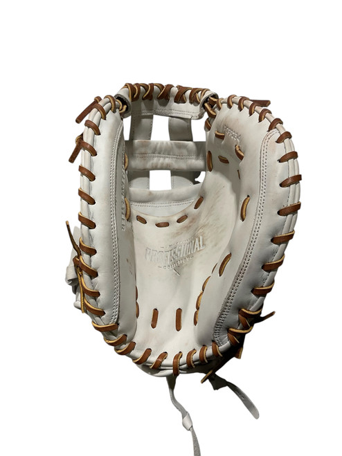 Vist Large View of Product Image Which is Used Easton PROFESSIONAL COLLECTION BB/SB Catchers RH Throw White 34"