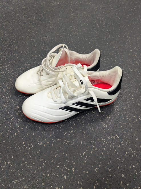 Vist Large View of Product Image Which is Used Adidas Soccer Cleats White Junior 01