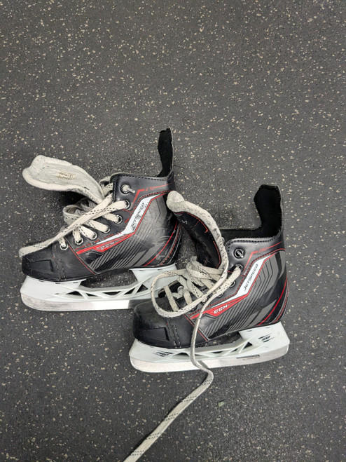 Vist Large View of Product Image Which is Used CCM RBZ 40 Youth Hockey Skate Youth 08.0