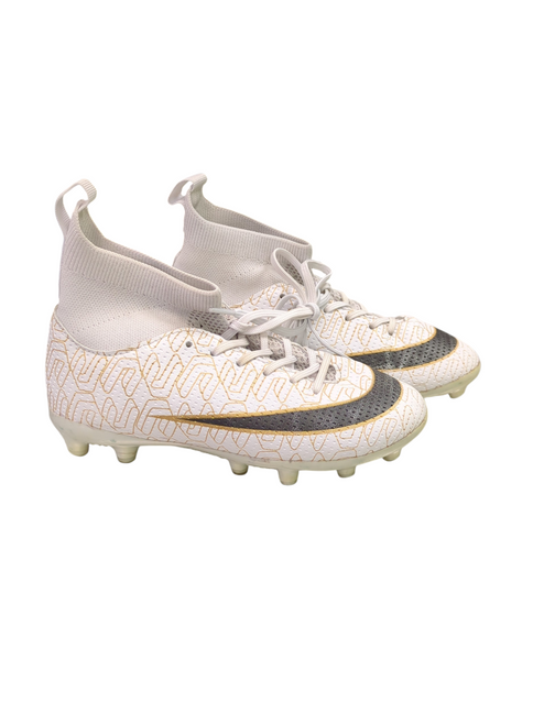 Vist Large View of Product Image Which is Used Soccer Cleats White Junior 01