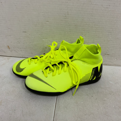 Vist Large View of Product Image Which is Used Nike MERCURIAL Soccer Indoor Shoes Yellow Junior 02