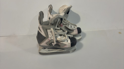 Vist Large View of Product Image Which is Used Easton SE16 YTH 10 Youth Hockey Skate Youth 10.0