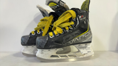 Vist Large View of Product Image Which is Used Bauer VAP 3X Youth Hockey Skate Youth 11.5