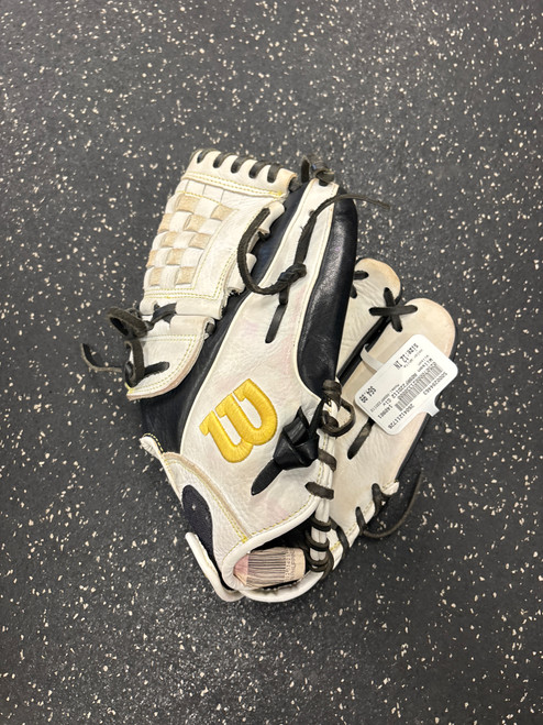 Vist Large View of Product Image Which is Used Wilson A09RF22DI12 BB/SB Glove RH Throw White 12"